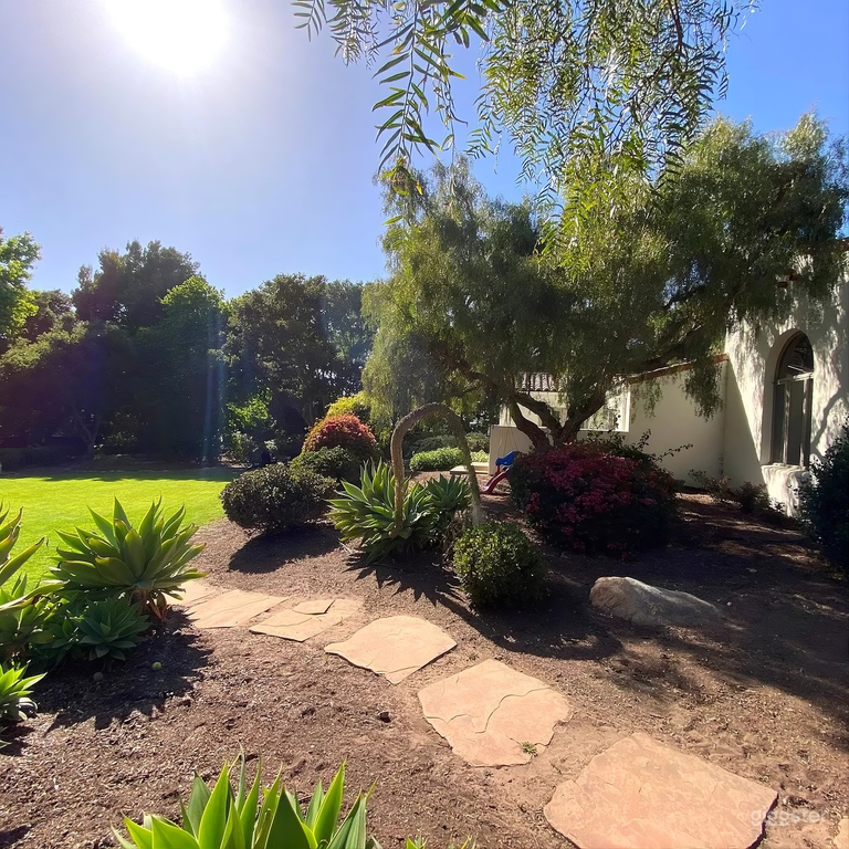  Pet Friendly Spanish Type Home 