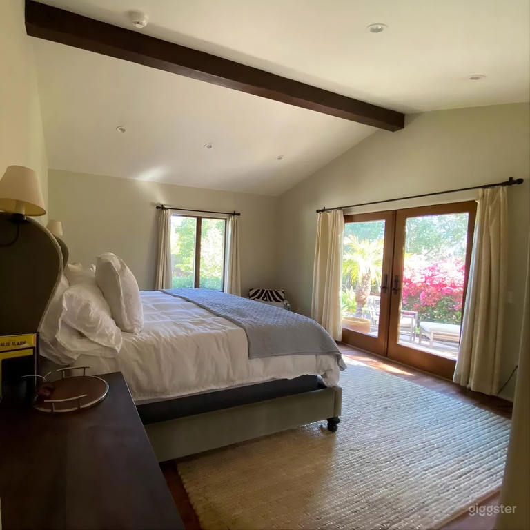  Pet Friendly Spanish Type Home 