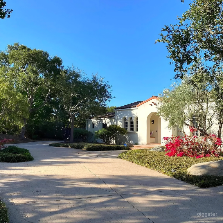  Pet Friendly Spanish Type Home 