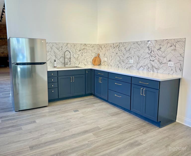  Kitchenette with full size refrigerator, sink, and 10 feet of counter space catered food and drink. 