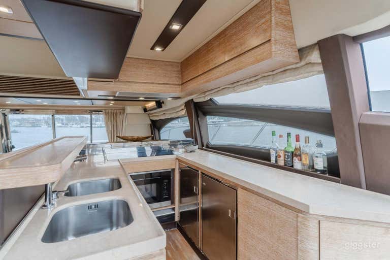  64' AZIMUT FLYBRIDGE YACHT 