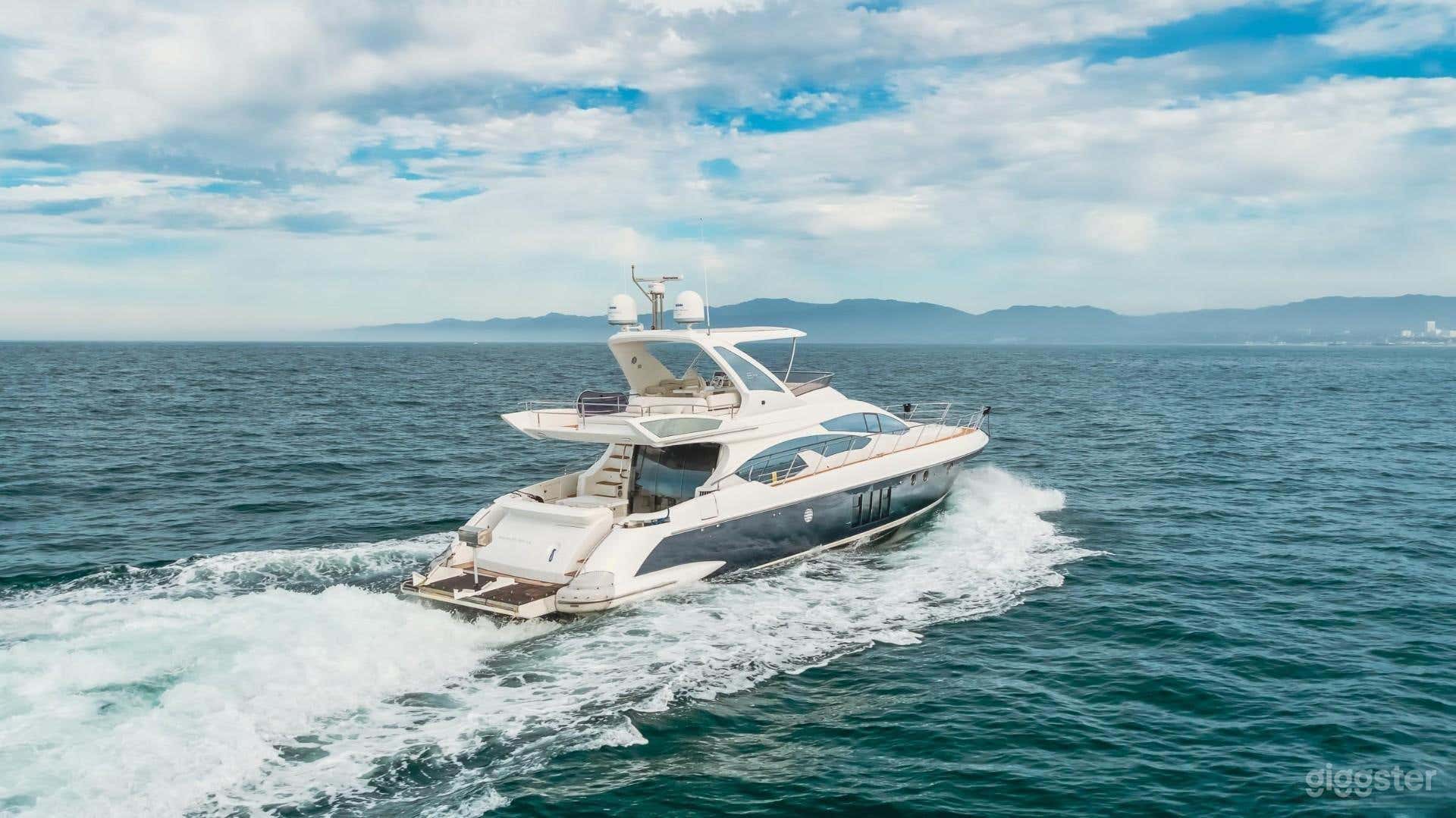 64' AZIMUT FLYBRIDGE YACHT Photo 2