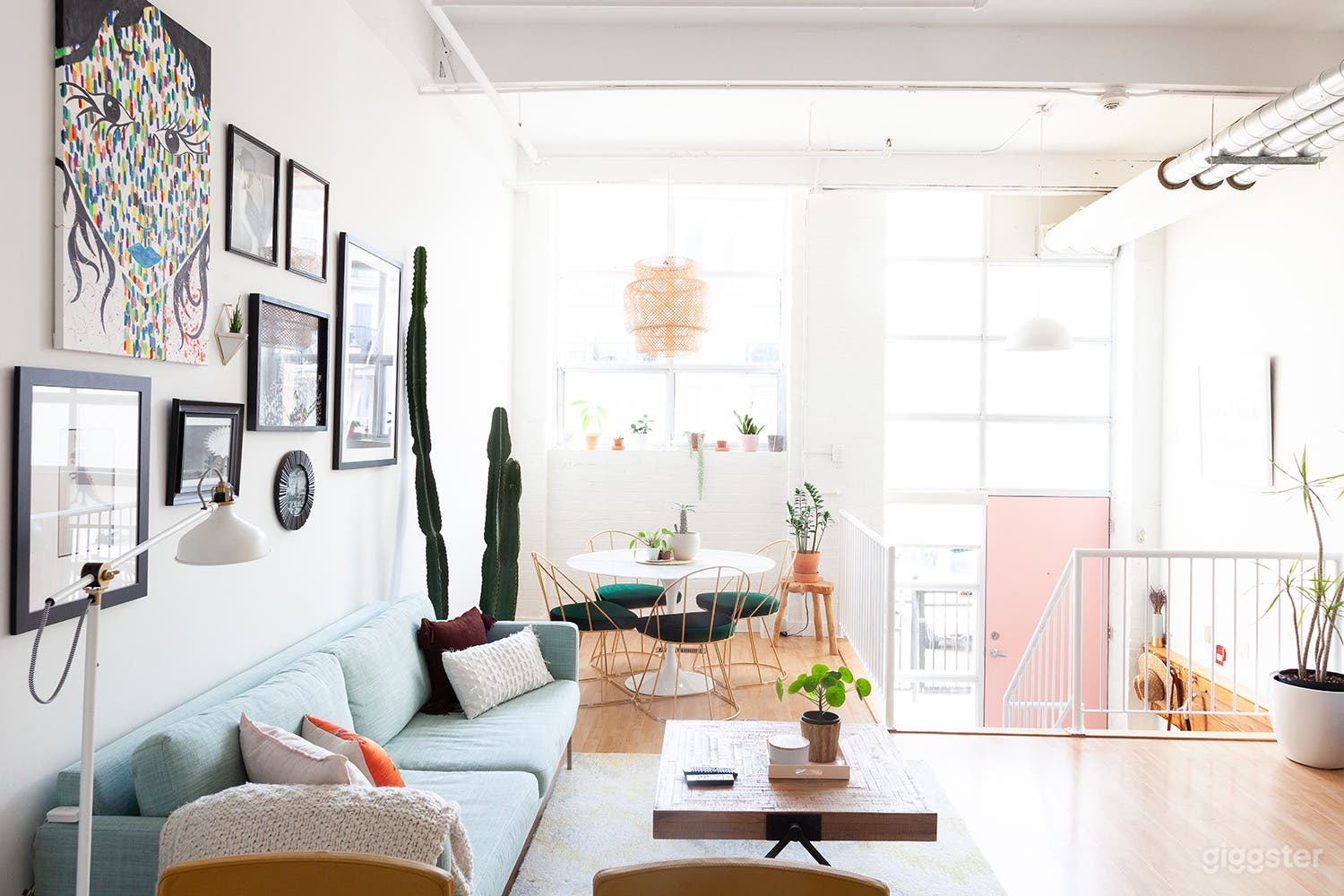 Bright And Airy Loft Space  Photo 1
