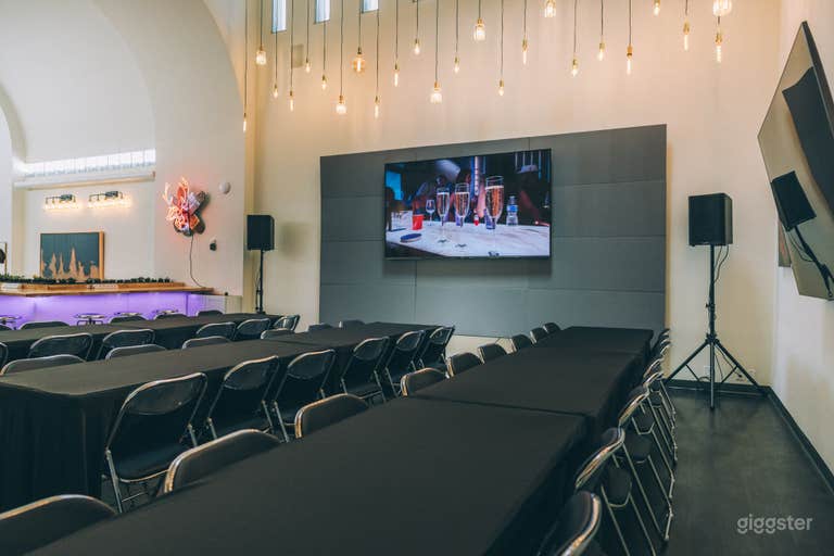 Urban Loft with Conference Rooms & Elevated Patio 