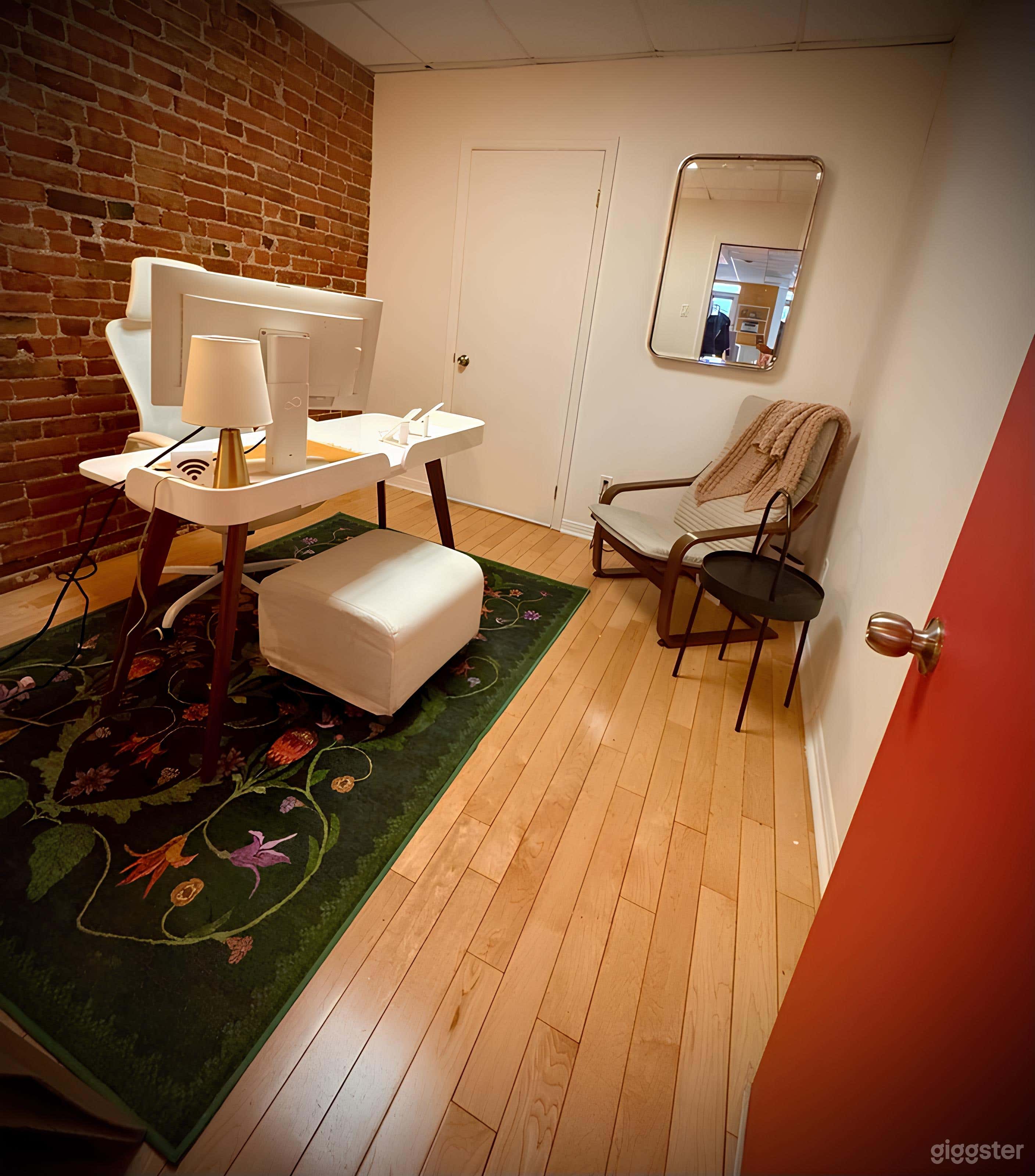 Private Small Office Photo 1