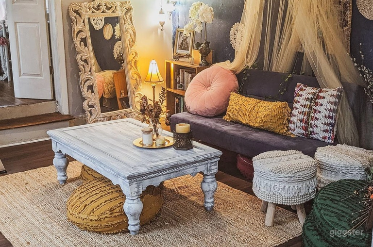  Stunning Studio with Multiple Sets (Buyout) 