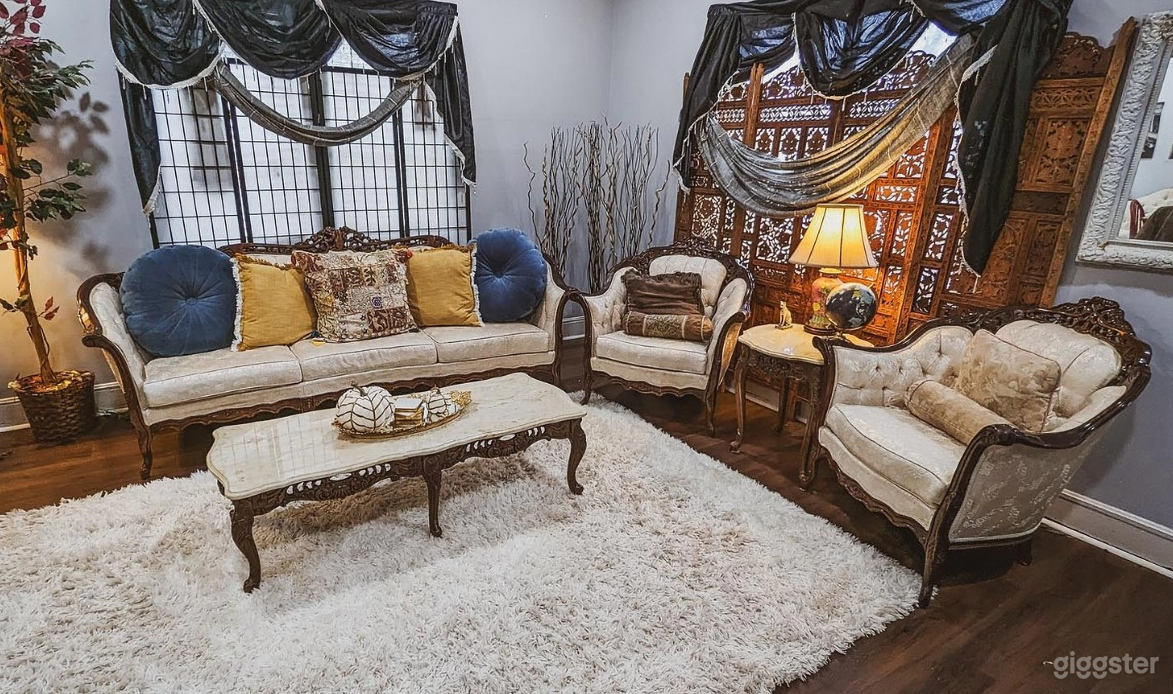 Stunning Studio with Multiple Sets (Buyout) Photo 2