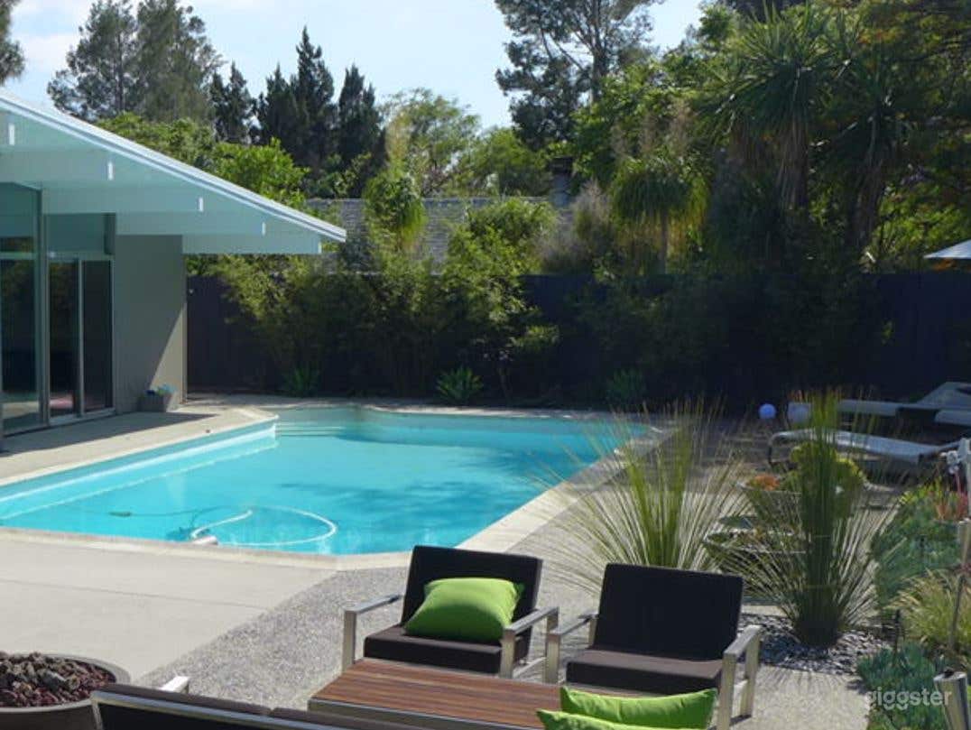 Fascinating Pool Area with Stunning Views of the Mountains Photo 4