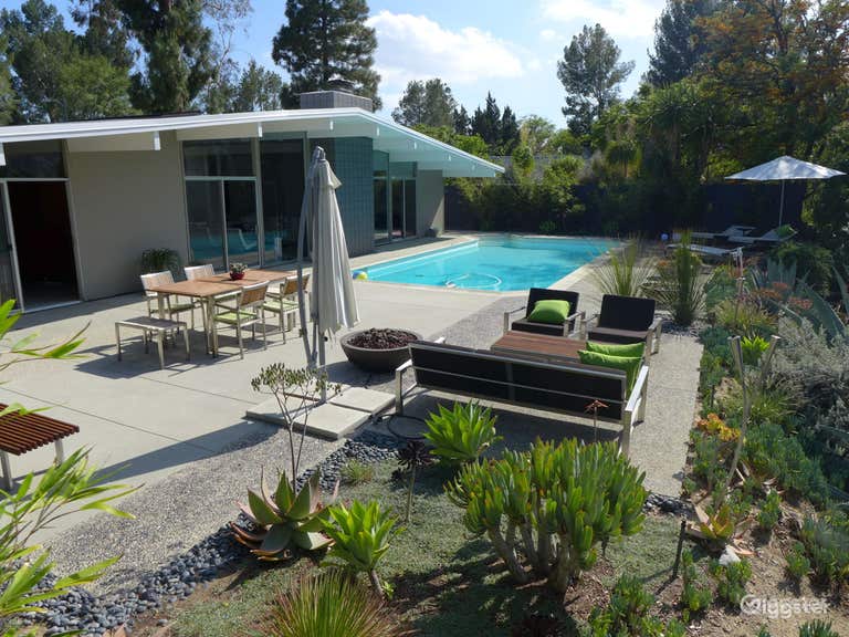  Fascinating Pool Area with Stunning Views of the Mountains 
