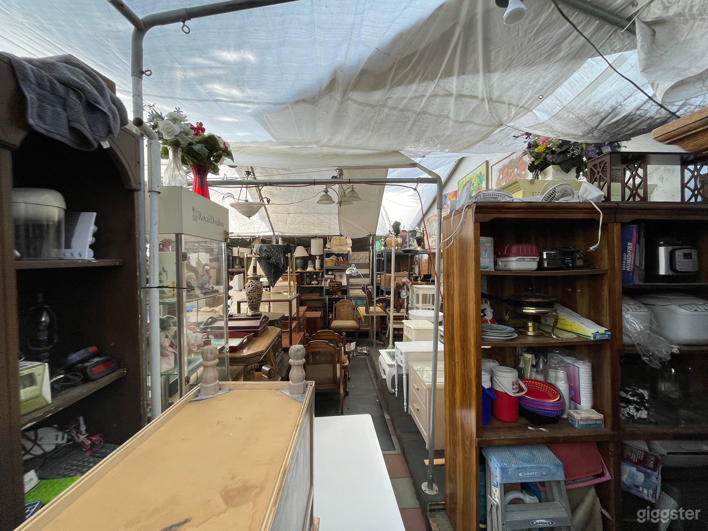 Flea Market Furniture &amp; Thrift Shop Photo 2