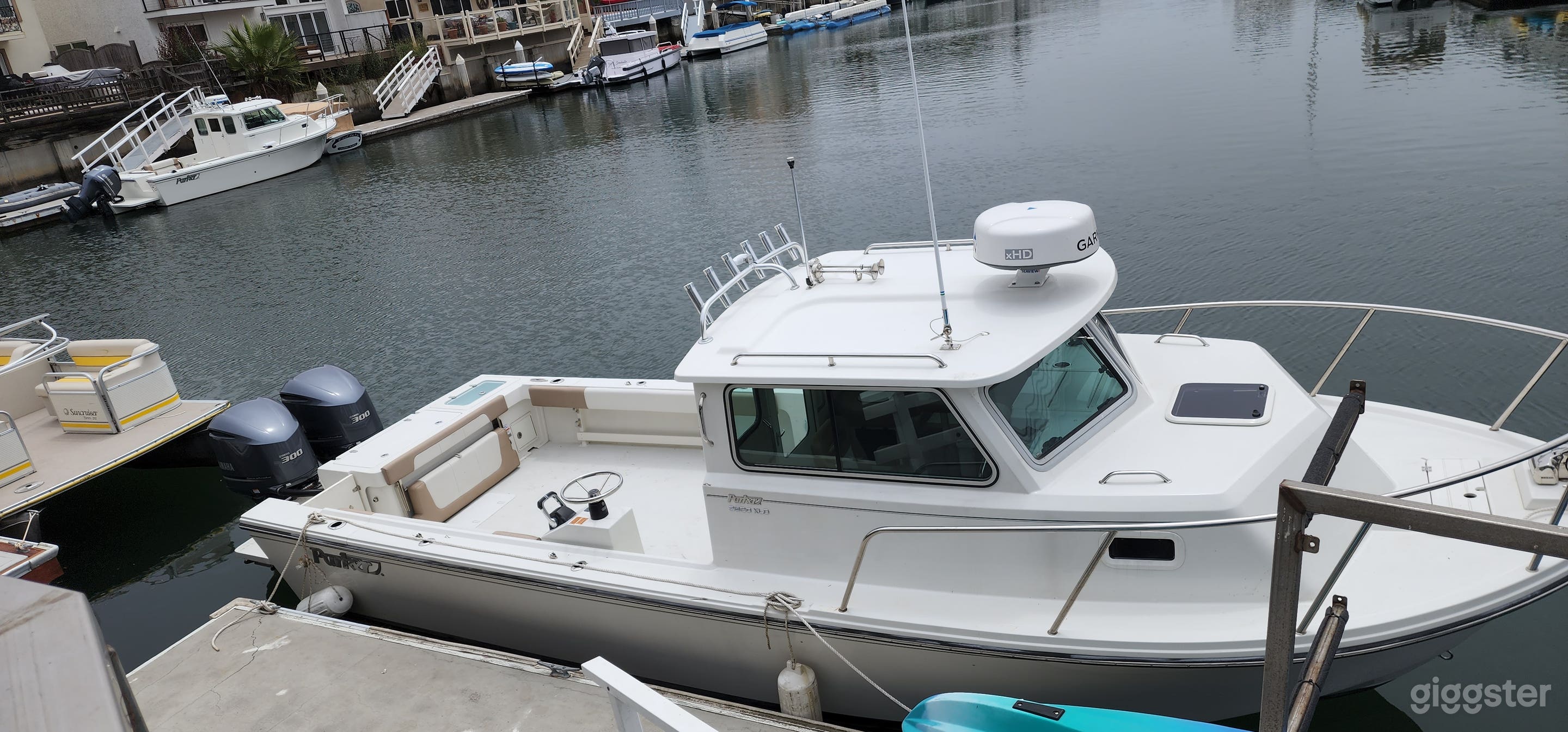 Plenty of deck space and rigging options 