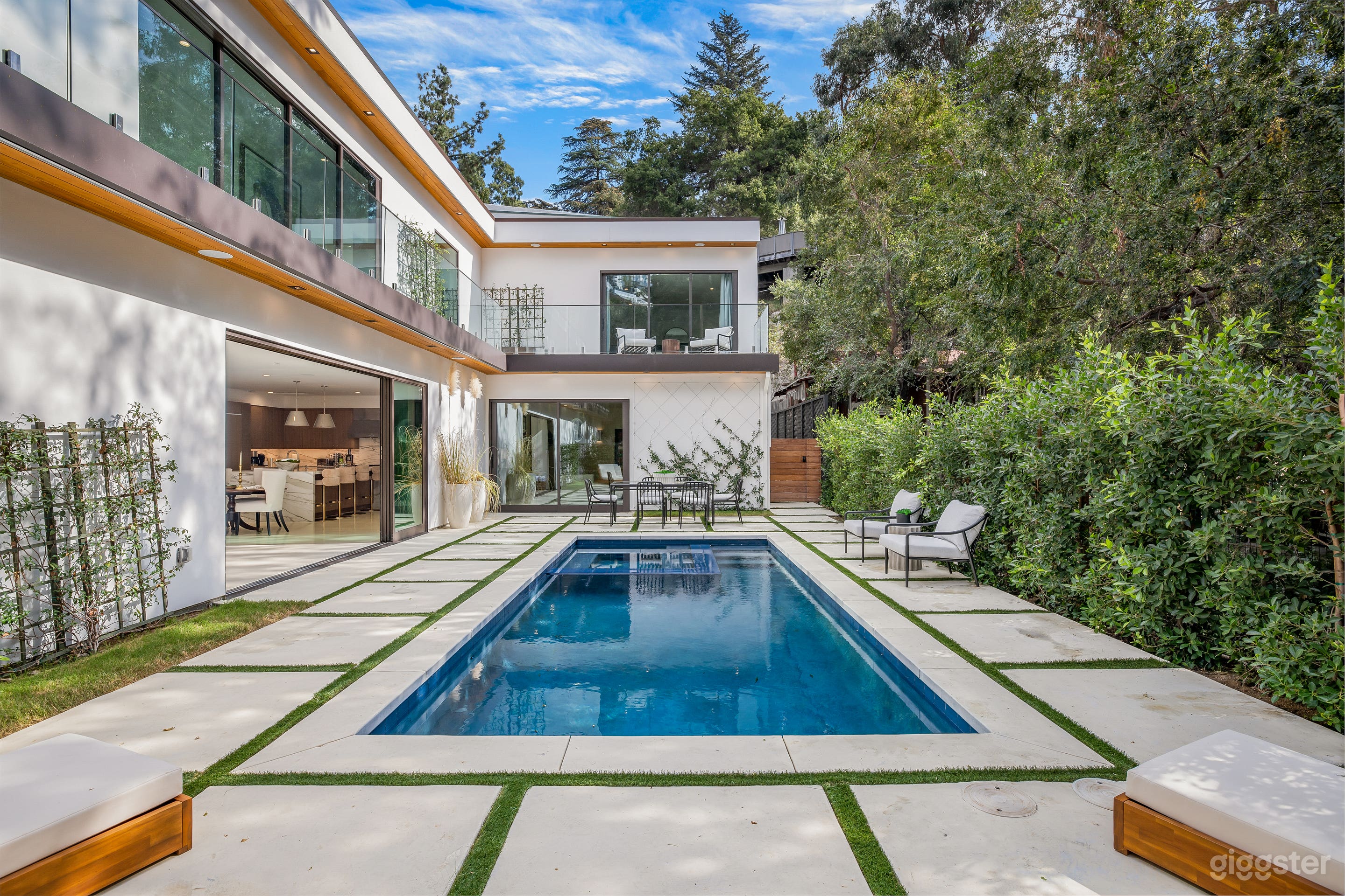 LAUREL CANYON MODERN ESCAPE Photo 4