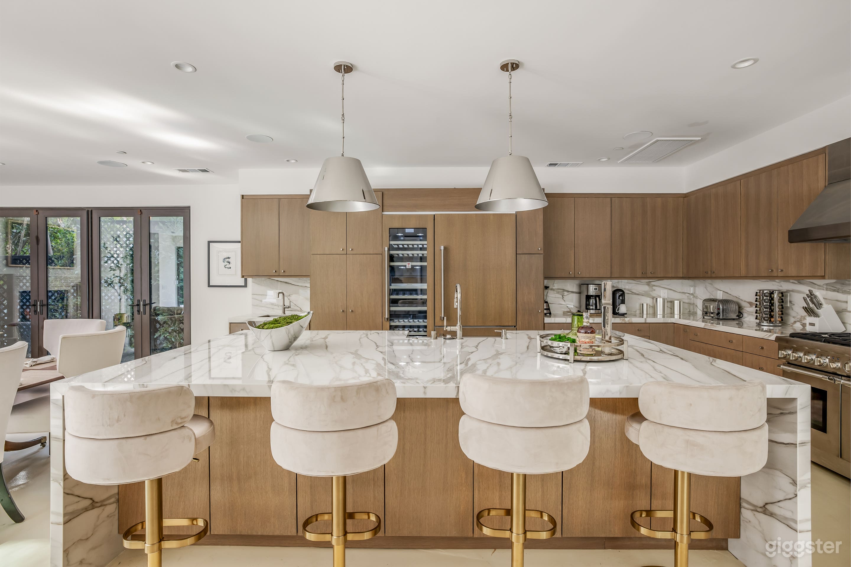 LAUREL CANYON MODERN ESCAPE Photo 3