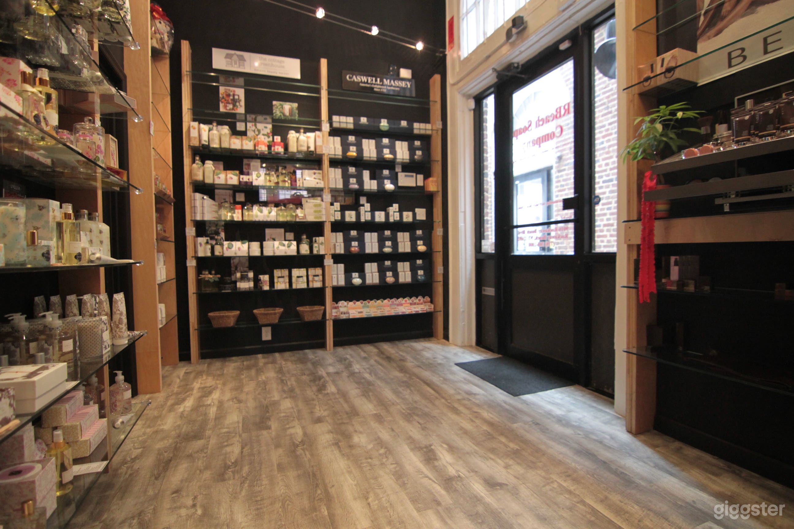 Beauty Supply Shop Photo 3