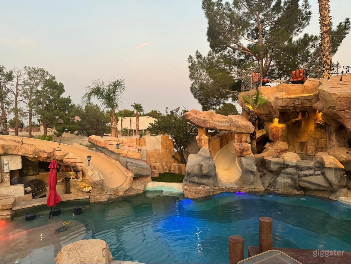 Tropical Oasis Lagoon party house Photo 3