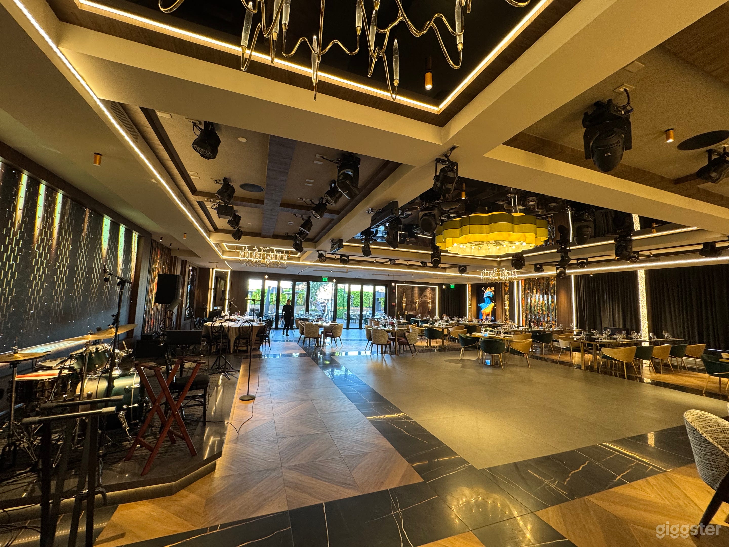 Luxury  fine dining Restaurant  for Filming Photo 1