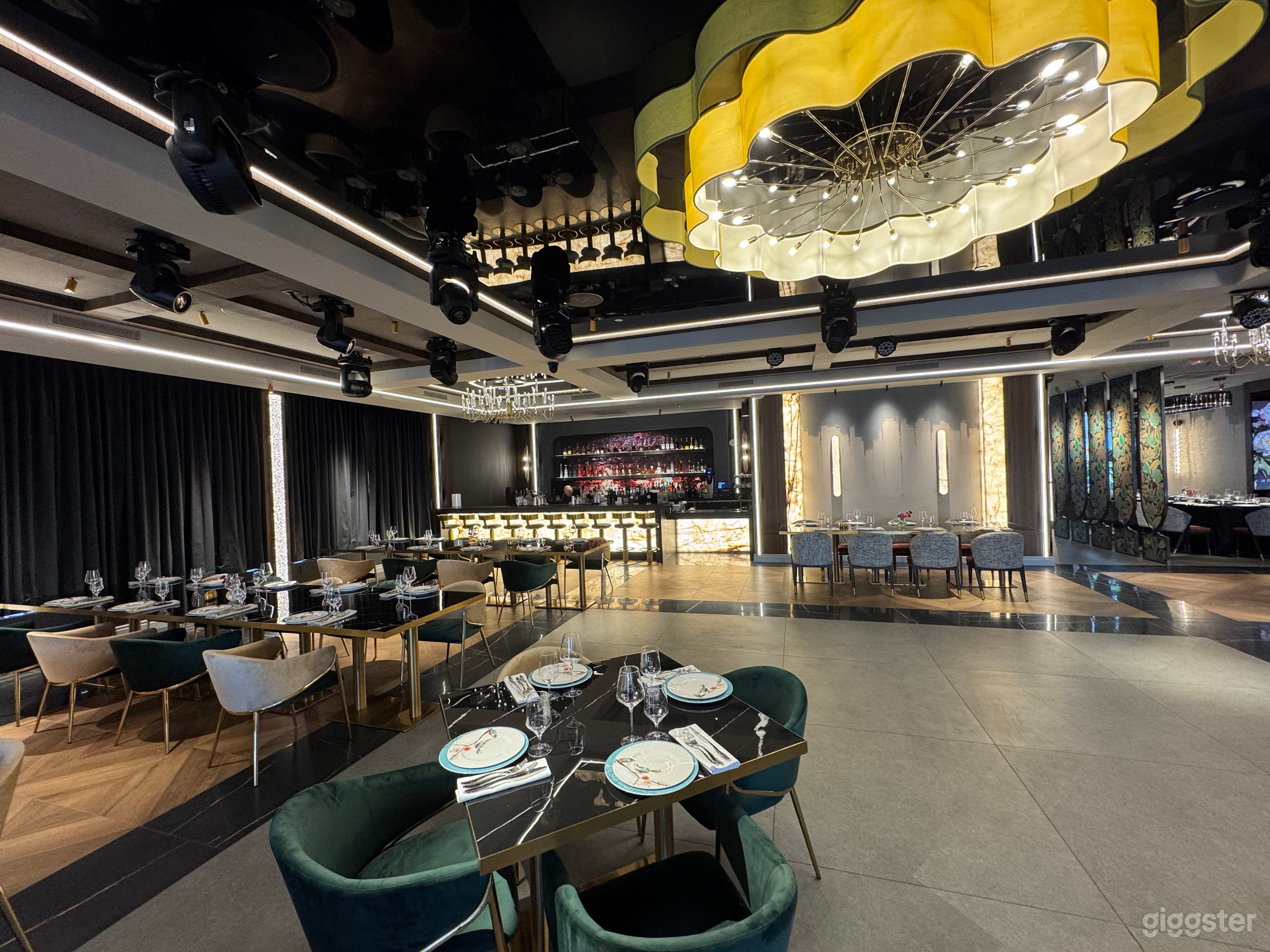 Luxury  fine dining Restaurant  for Filming Photo 4