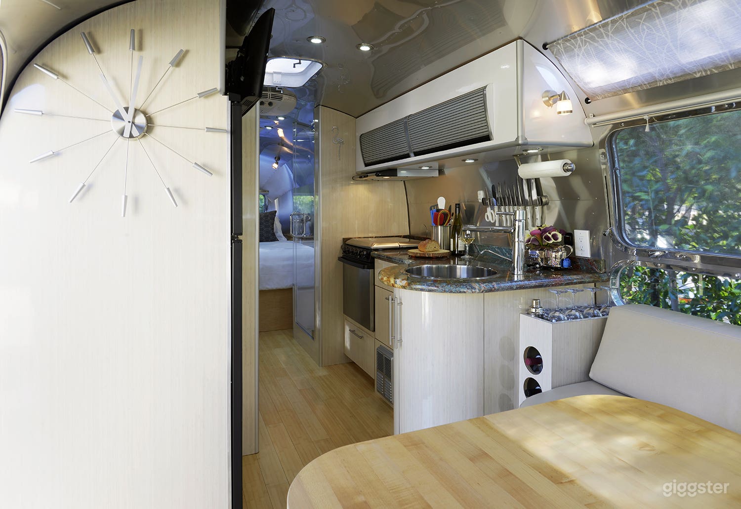 Fully Renovated 1971 27' Airstream               Photo 4