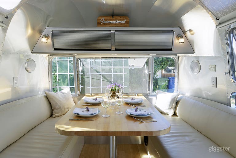  Fully Renovated 1971 27' Airstream               