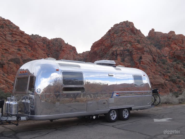  Fully Renovated 1971 27' Airstream               
