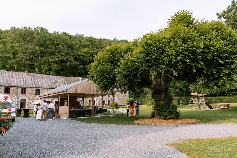  Lieu d'évasion français au bord de la rivière et entouré de forêt 
