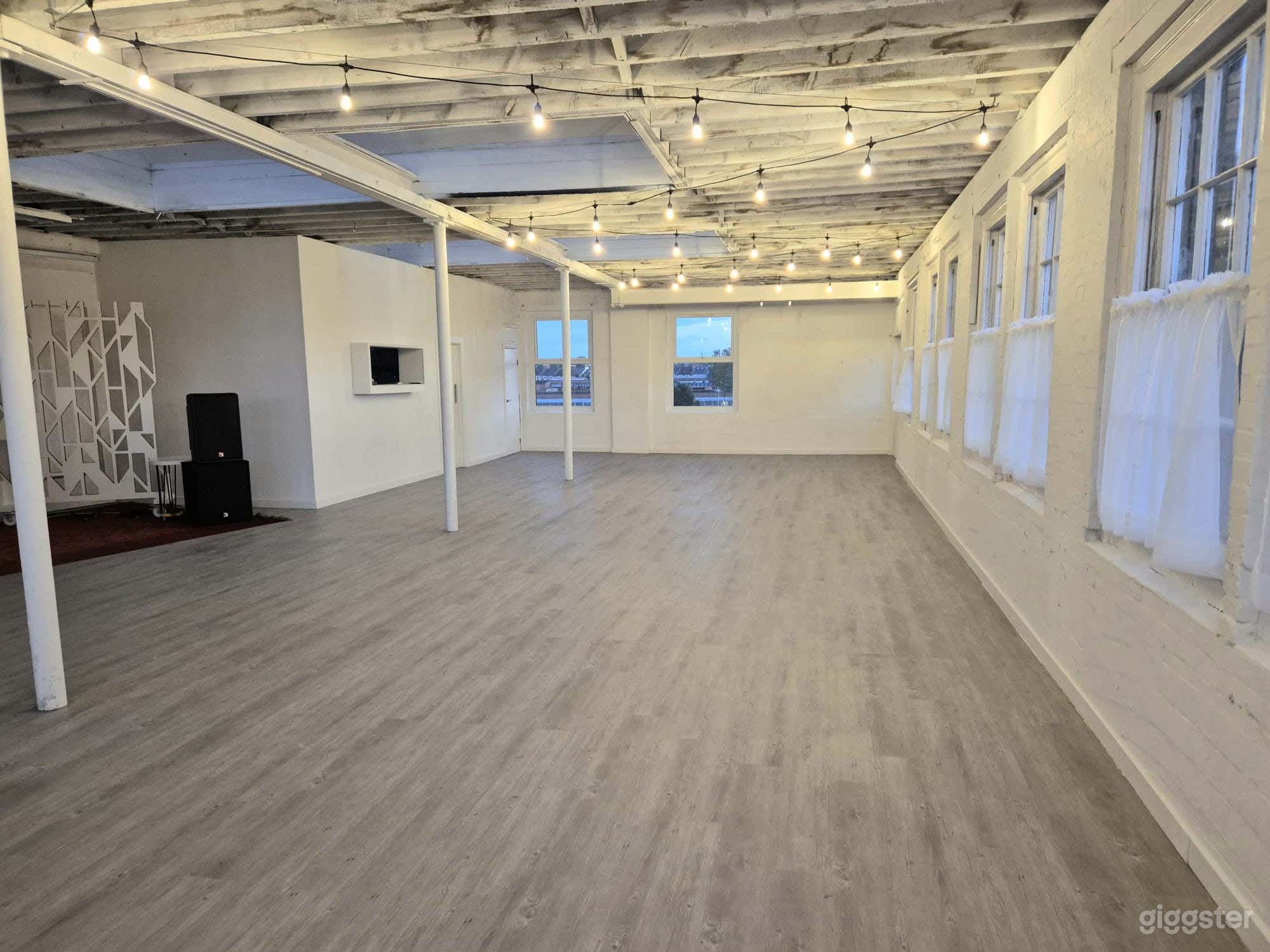 Open Loft with Skyline View Photo 4