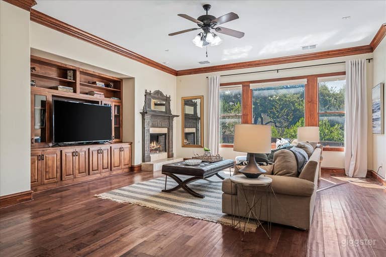  3 min to Downtown, Heated Pool 