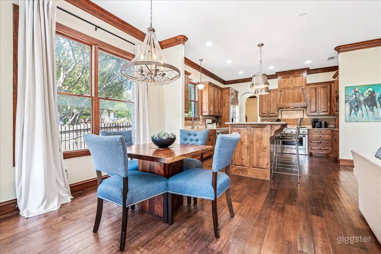  3 min to Downtown, Heated Pool 