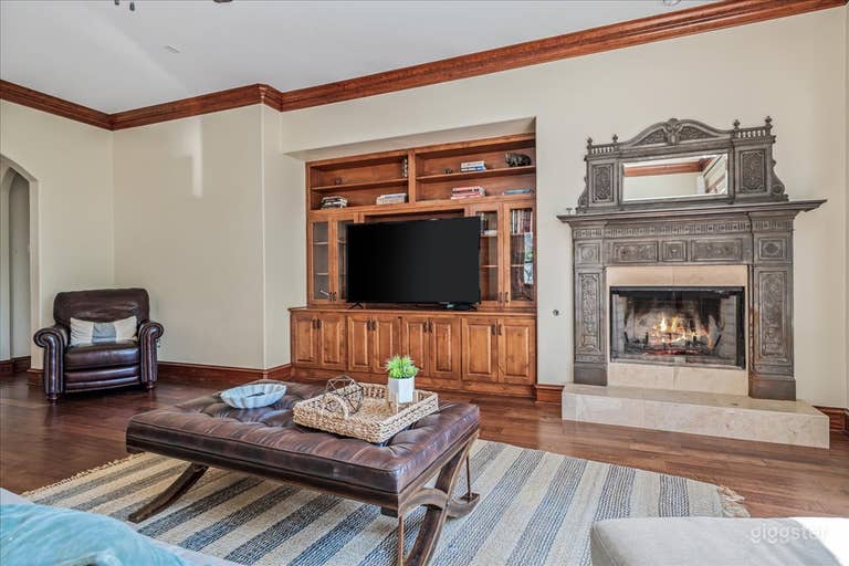  3 min to Downtown, Heated Pool 