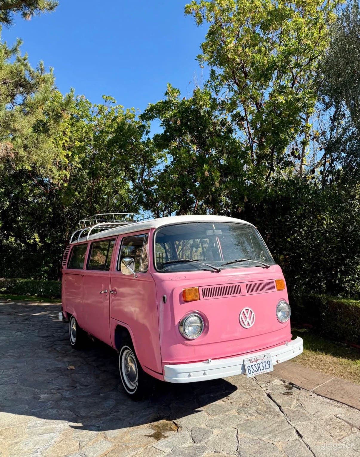 Classic 1974 vw bus type two. pink and flower interior Photo 3