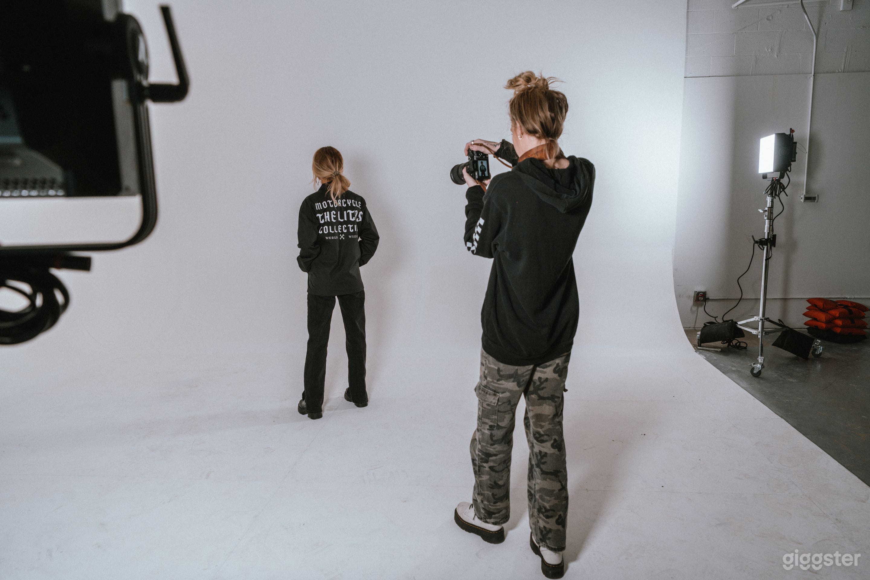 Photo &amp; Film studio w/ lighting &amp; half pipe Photo 4