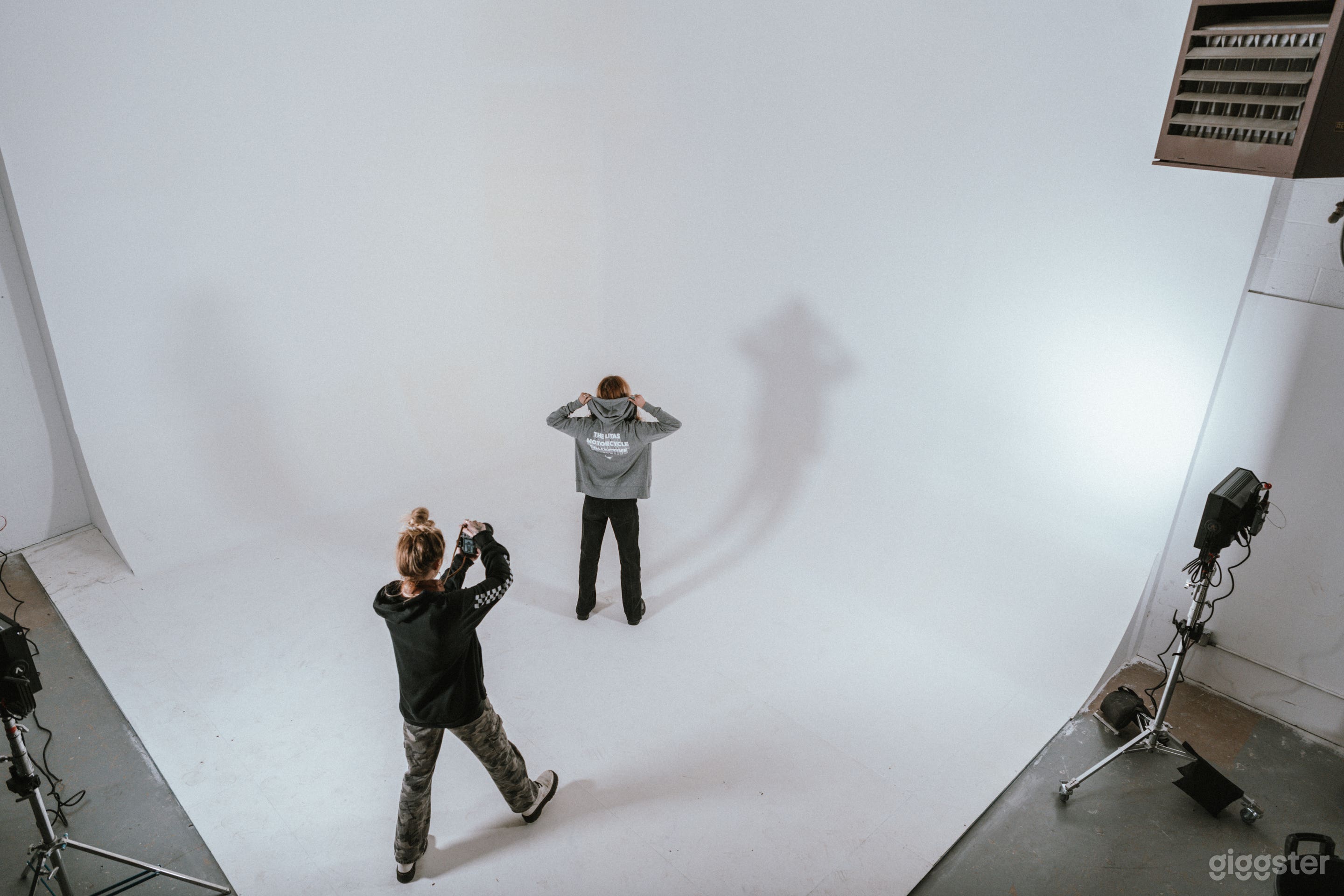 Photo &amp; Film studio w/ lighting &amp; half pipe Photo 1