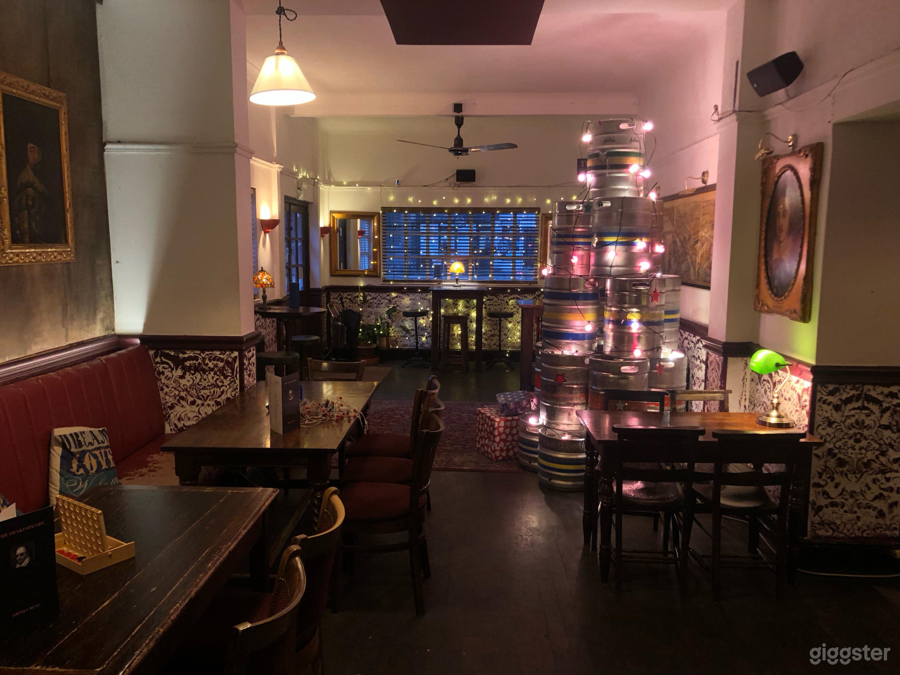 An historical pub in the heart of the City of London Photo 2