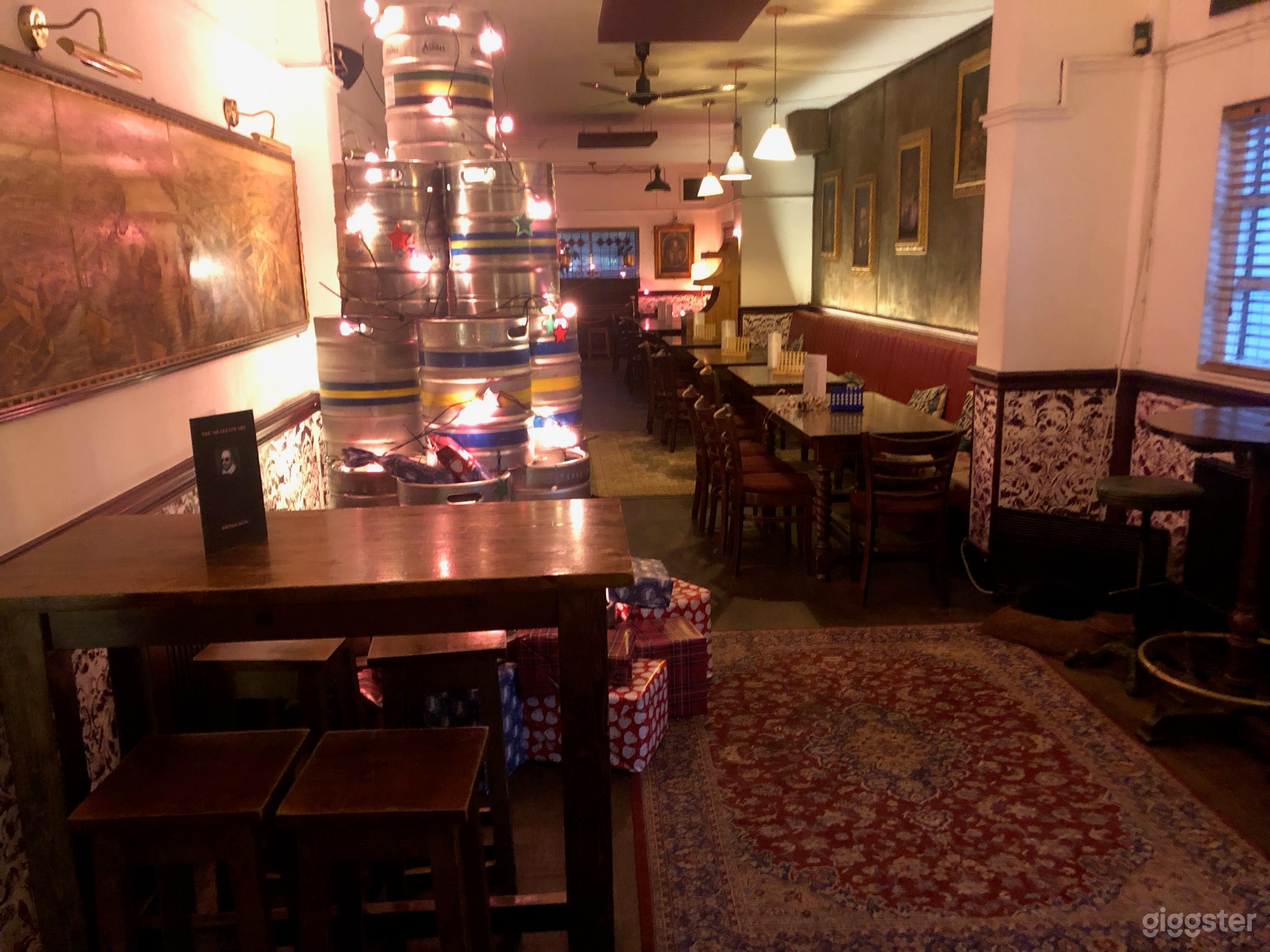 An historical pub in the heart of the City of London Photo 3