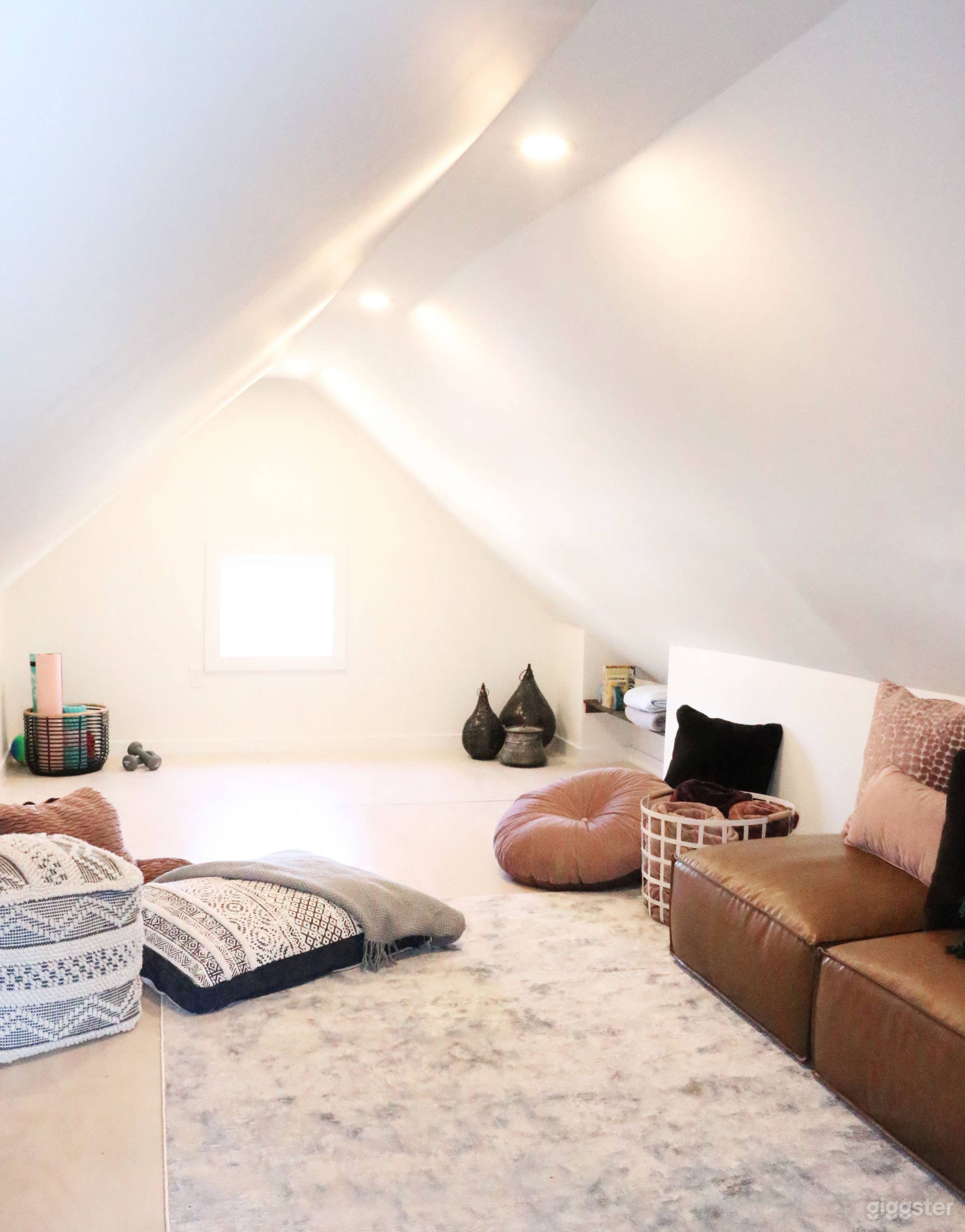 Attic Lounge &amp; Meditation Space