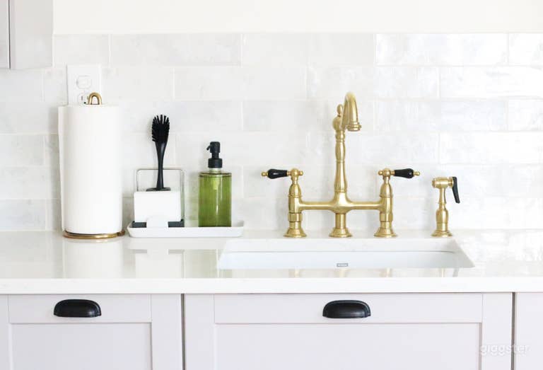  Updated Kitchen, brass sink 