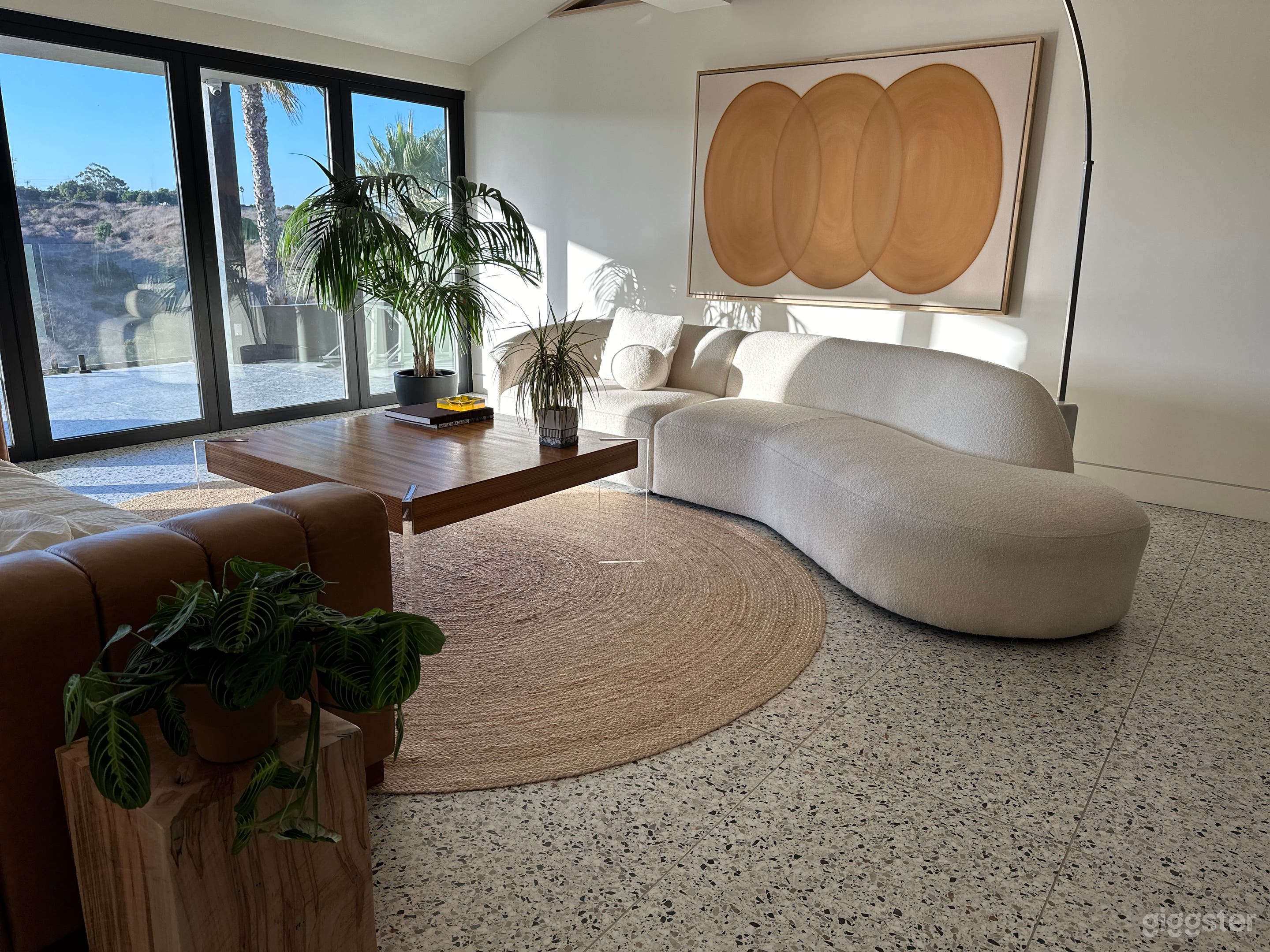 Modern Contemporary aesthetics w/ loads of Natural light Photo 3