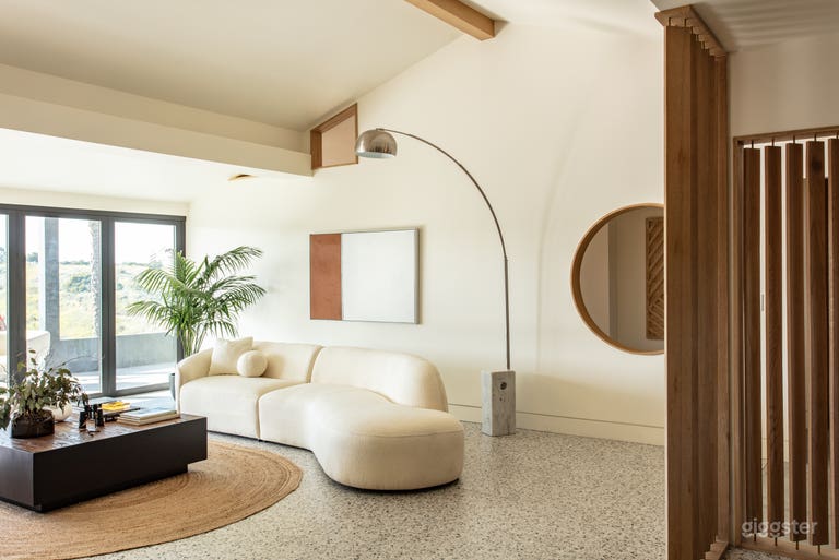  Modern Contemporary aesthetics w/ loads of Natural light 