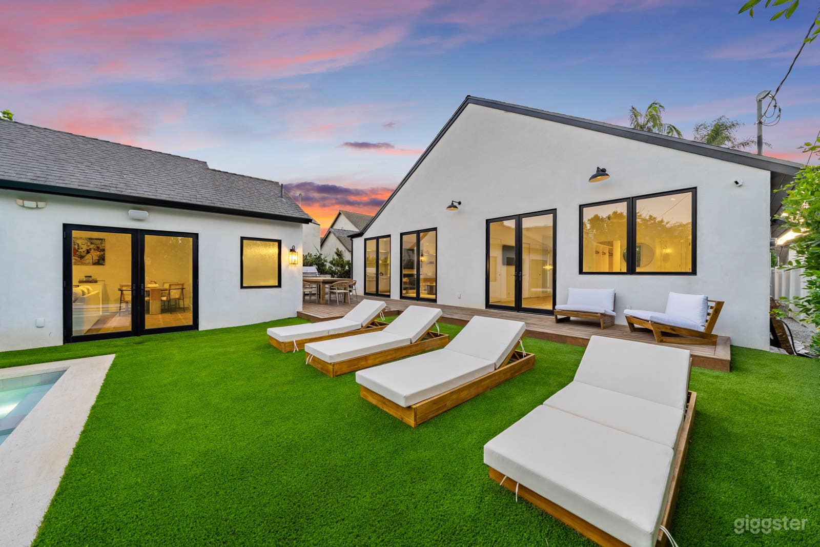 Contemporary Mid- Wilshire Villa with Pool, BBQ Lounge &amp; ADU Photo 2