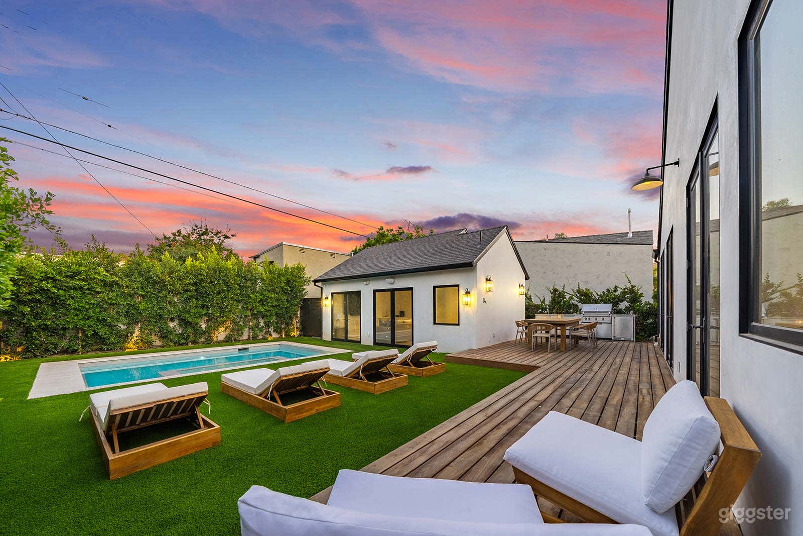 Contemporary Mid- Wilshire Villa with Pool, BBQ Lounge &amp; ADU Photo 1