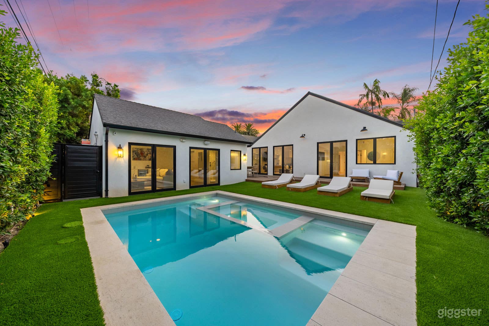 Contemporary Mid- Wilshire Villa with Pool, BBQ Lounge &amp; ADU Photo 3