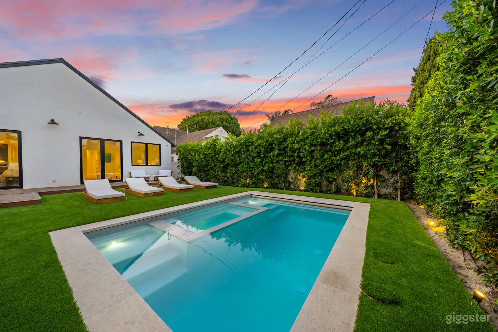 Contemporary Mid- Wilshire Villa with Pool, BBQ Lounge &amp; ADU Photo 4