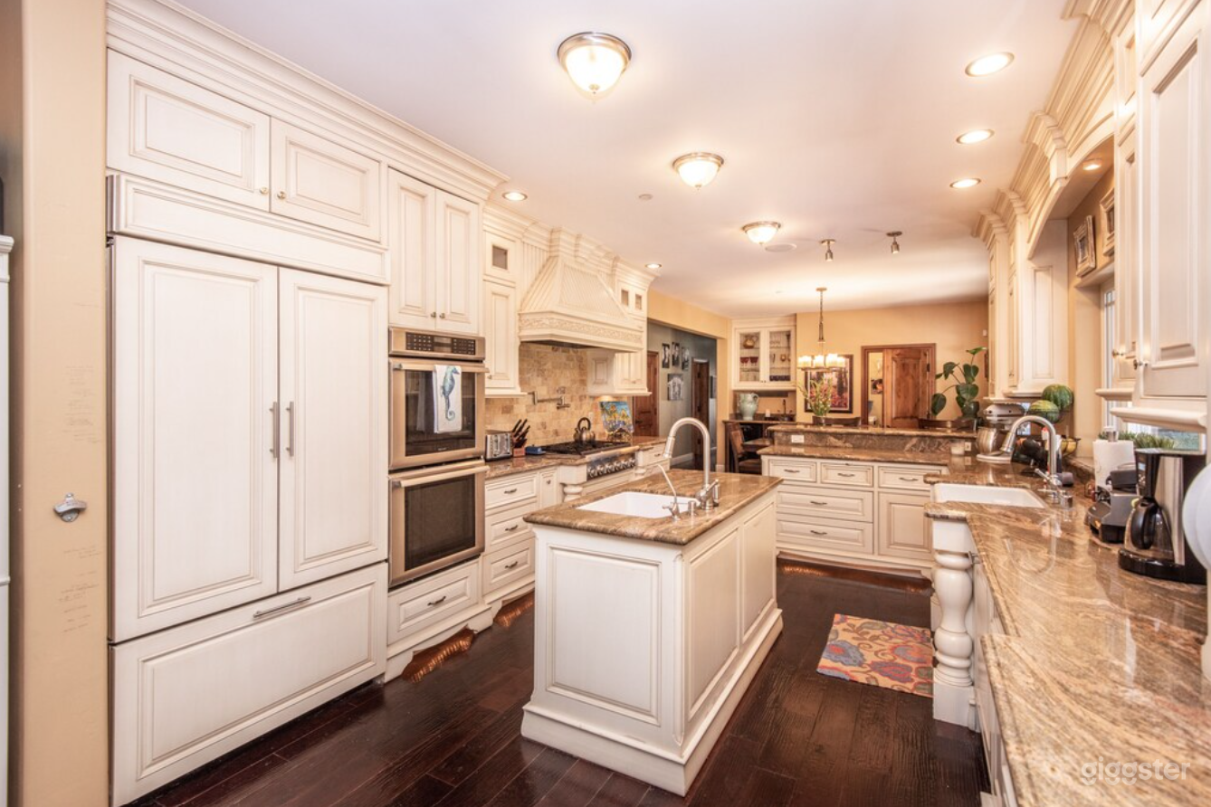 Luxury Mountain Estate in Redwoods Photo 4