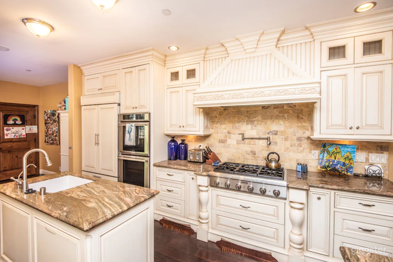 Luxury Mountain Estate in Redwoods Photo 3