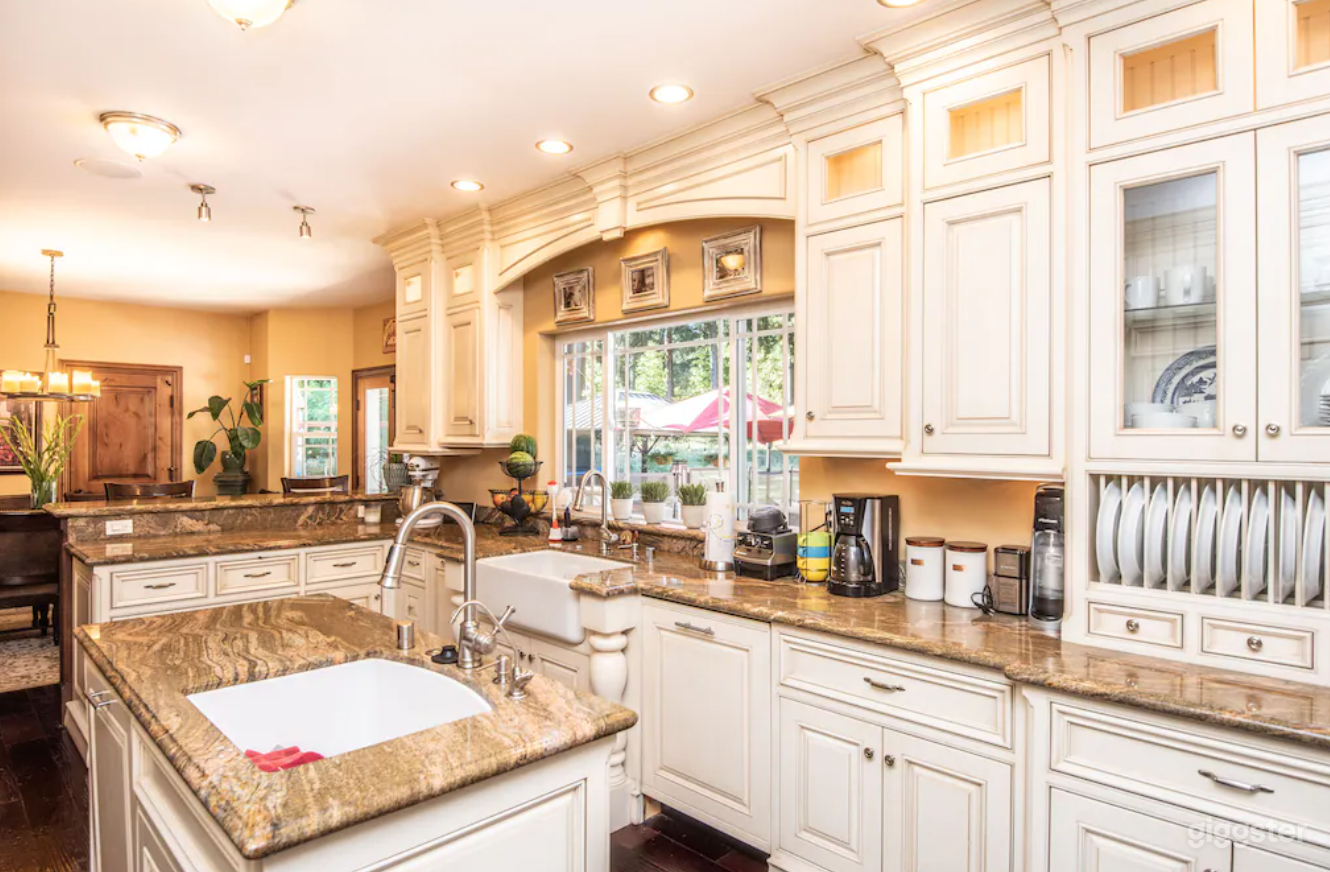 Luxury Mountain Estate in Redwoods Photo 2