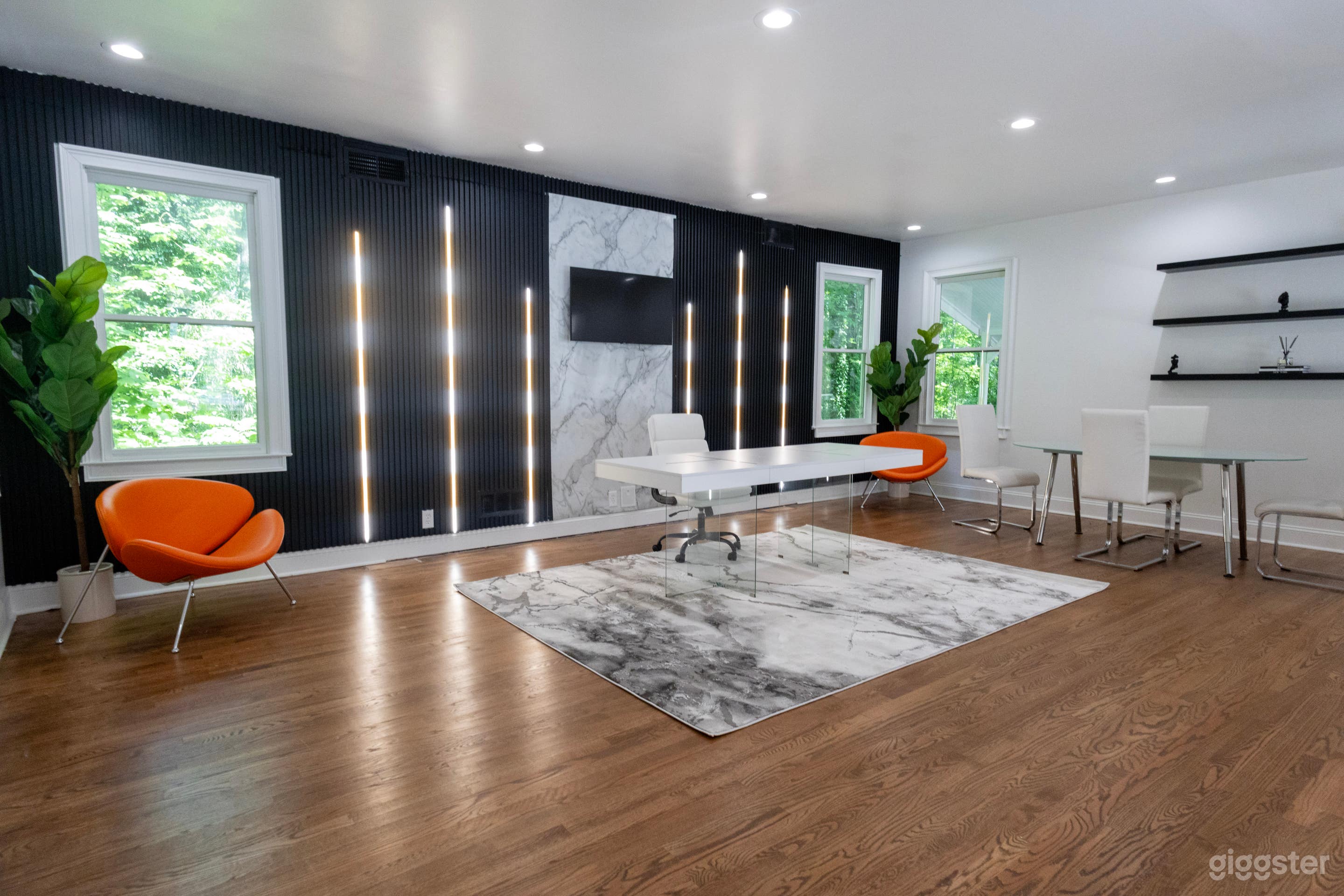 Sleek and Modern Content Studio Photo 1