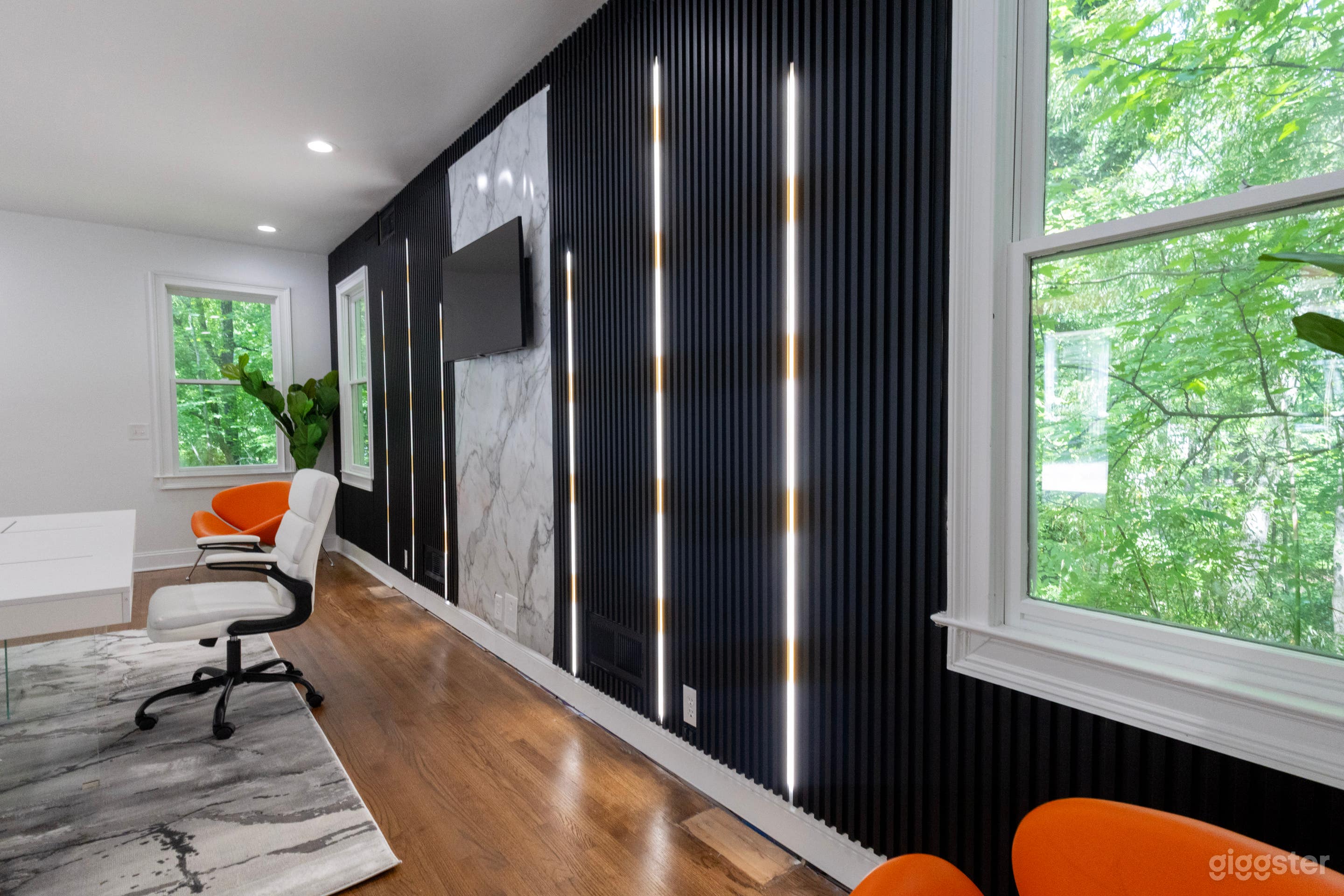 Sleek and Modern Content Studio Photo 4