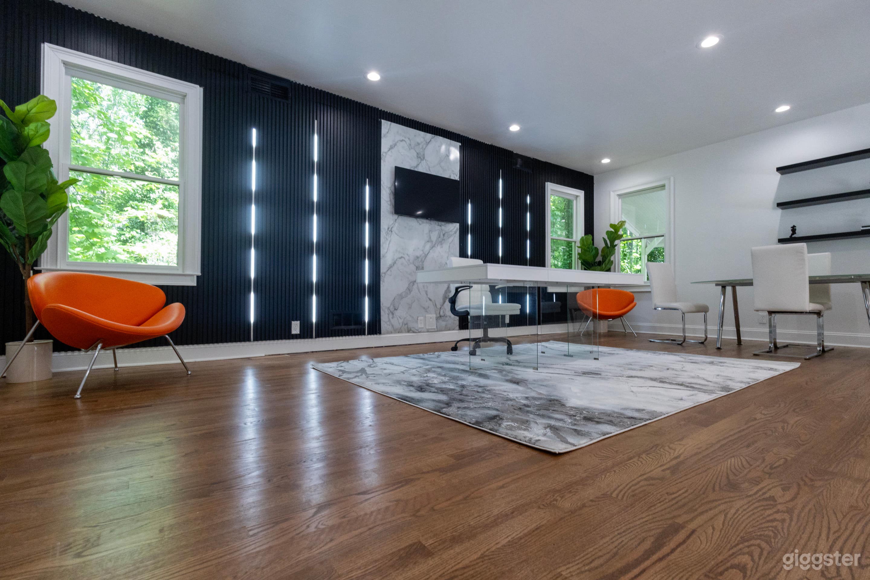 Sleek and Modern Content Studio Photo 3