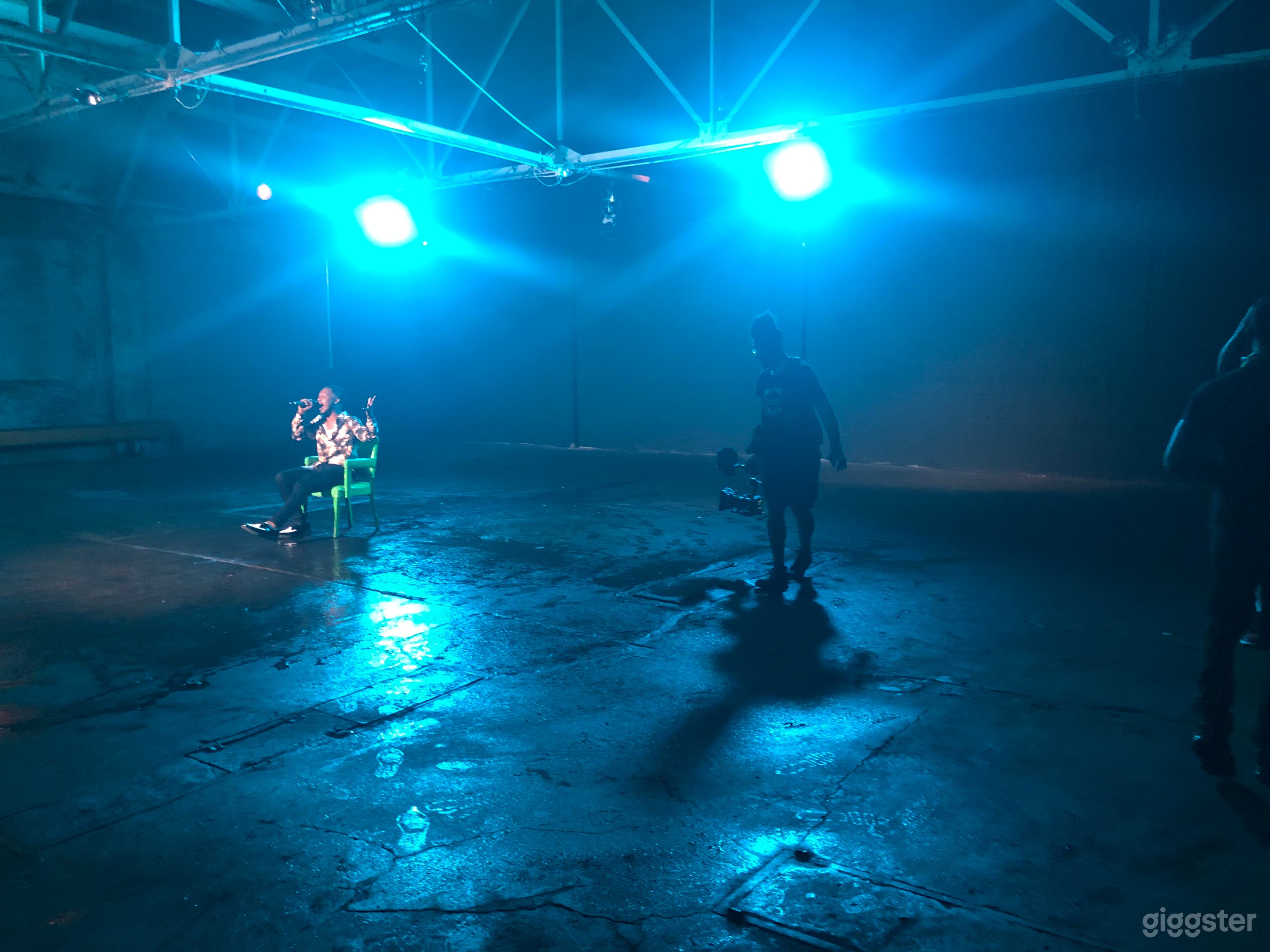 Shoot in 60x60 room with water.  