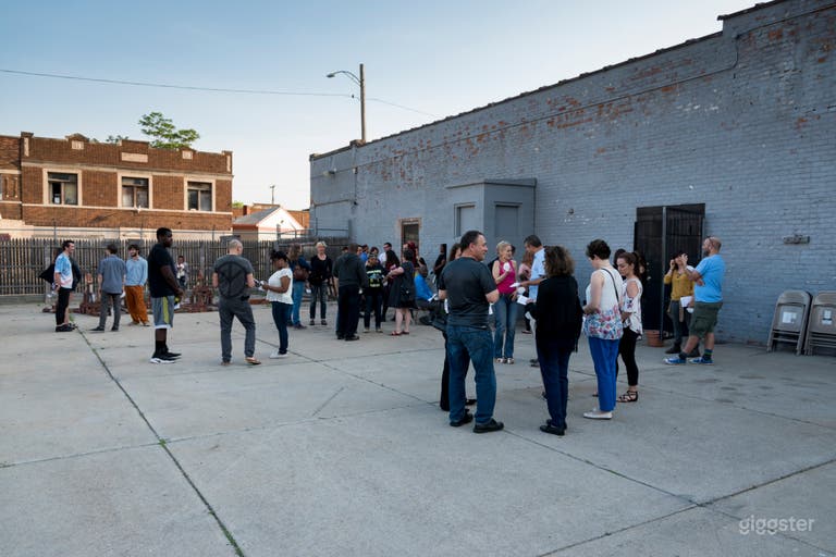  Fenced private patio/lot 